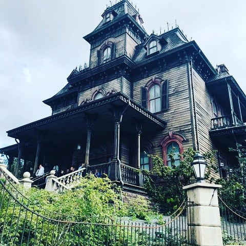 Phantom Manor : L’attraction, le Livre « Non Omnis Moriar »