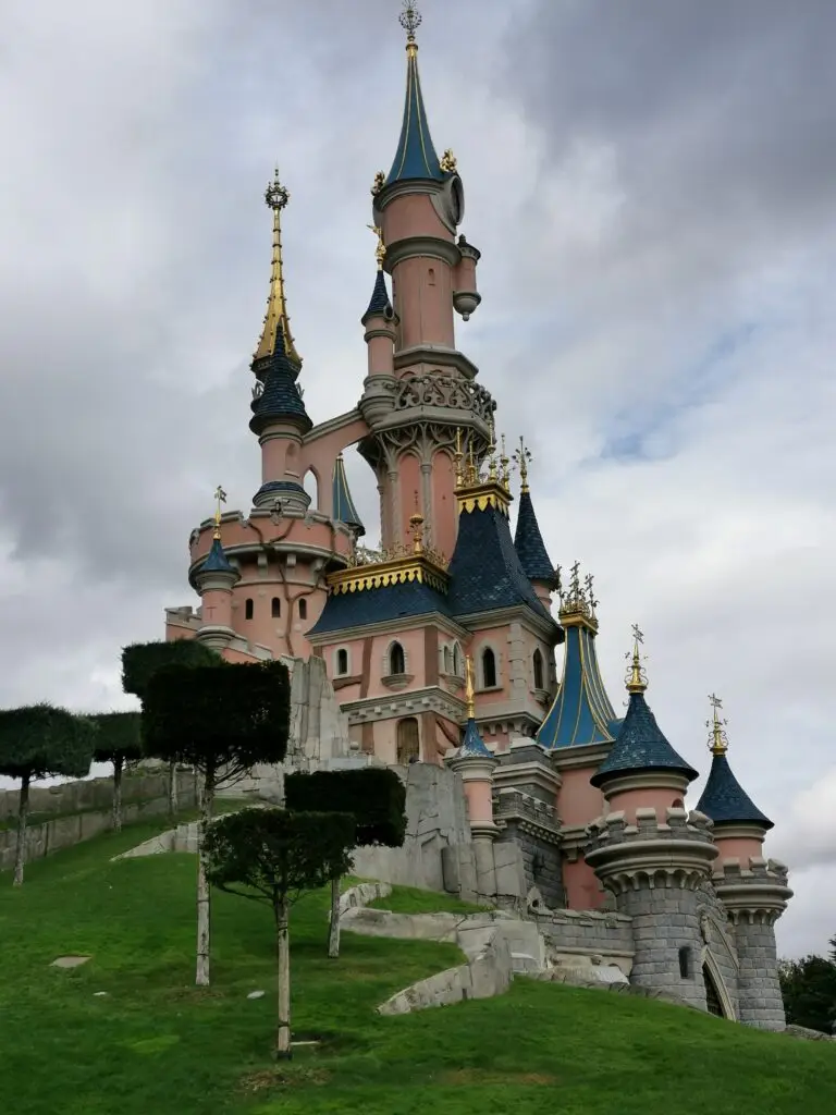 Réhabilitation du Château De La Belle au Bois Dormant Disneyland Paris