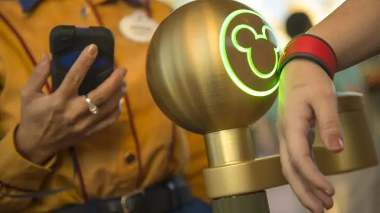 MagicBand Disneyland  : NFC  Disponible pour les Appareils Apple